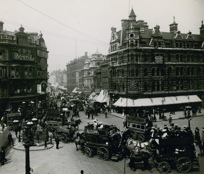 Oxford Street und Tottenham Court Road, London von English Photographer